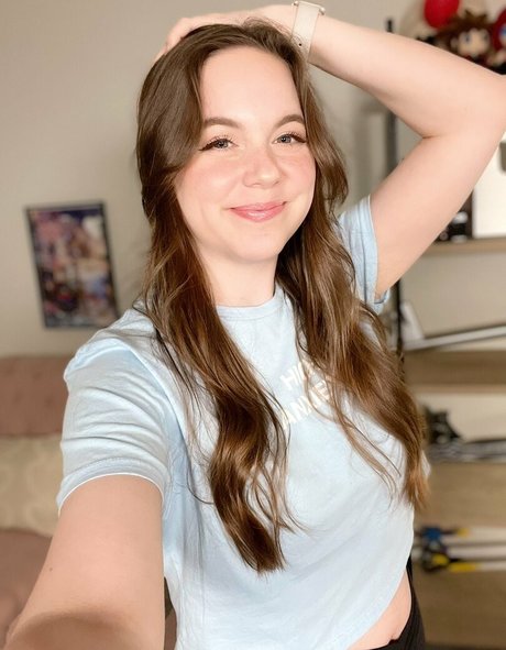 SarahKey hd pornstar pic