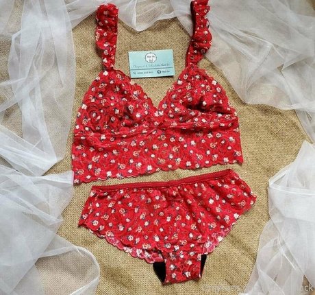 tattooed redhead onlyfans erotic photos