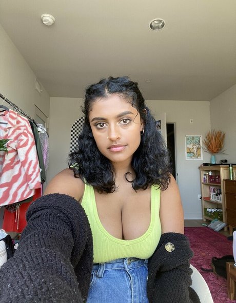 Yamini Nambimadom sex actress pics