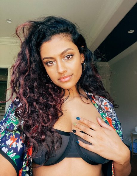 Yamini Nambimadom erotic pornstar photos