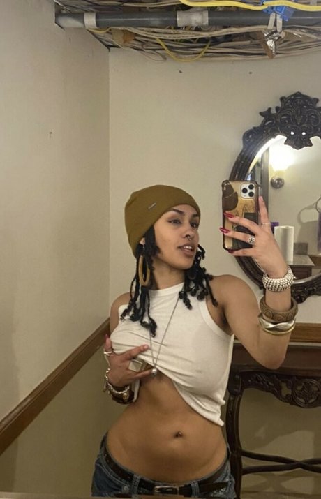 Aaliyeezy pornstar beautiful img