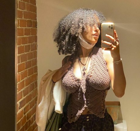 Aaliyeezy pretty model archive