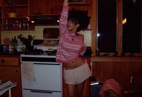 Aaliyeezy pornstar naked picture