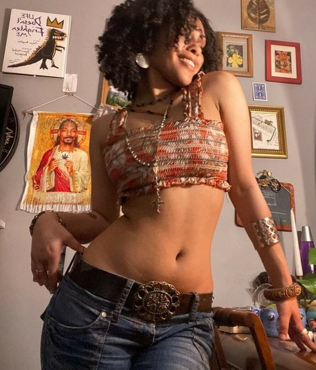 Aaliyeezy naked pornstar image