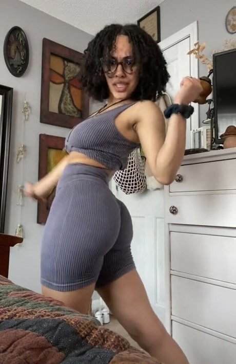 Aaliyeezy pornstar nice archive