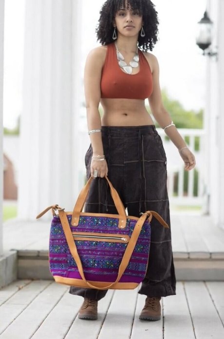 Aaliyeezy actress image