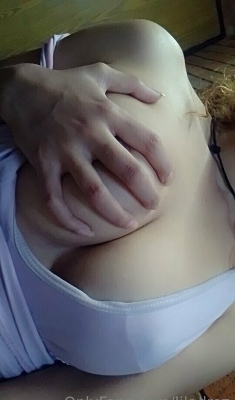 liladrez exclusive model picture