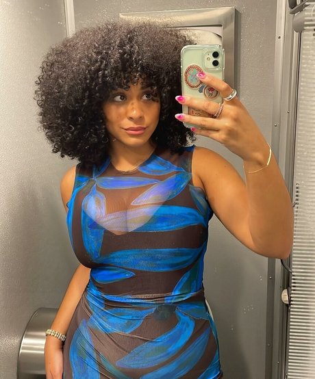 Raina Morris star top photo