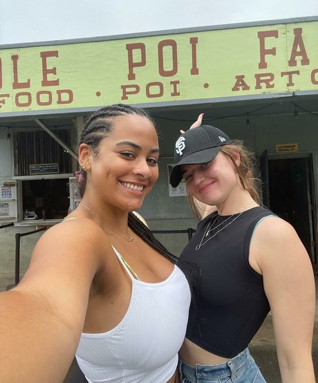 Raina Morris sexy actress pictures