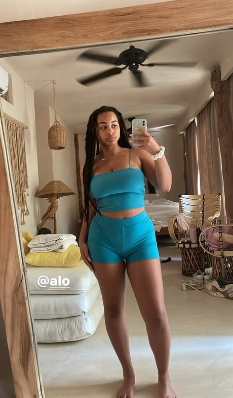 Raina Morris Profile Photo