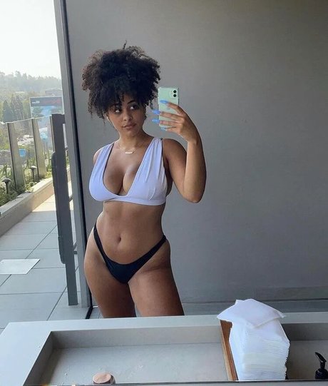 Raina Morris model naked images