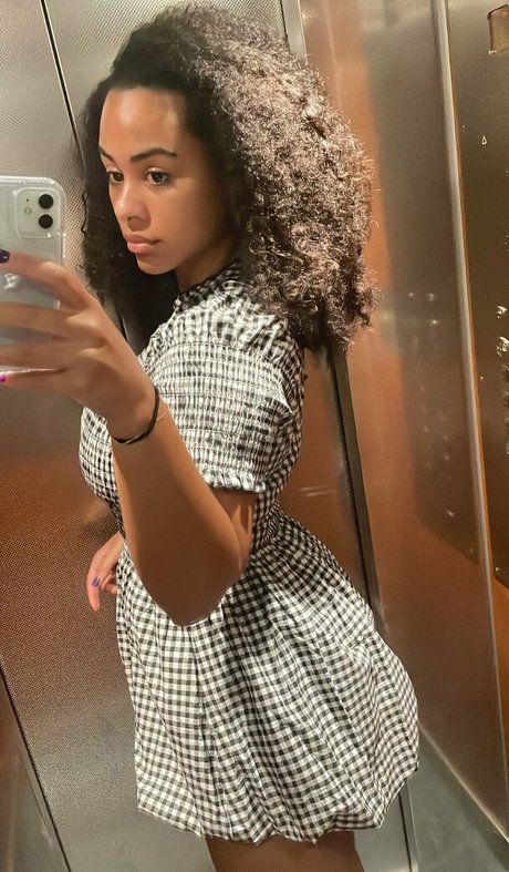 Raina Morris nude actress photos