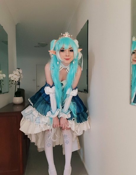 elefire the elf beautiful model pic