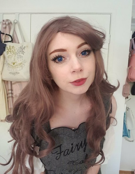 elefire the elf model high quality pic