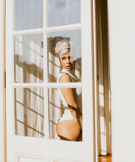 Bruna Linzmeyer pornstar erotic pics