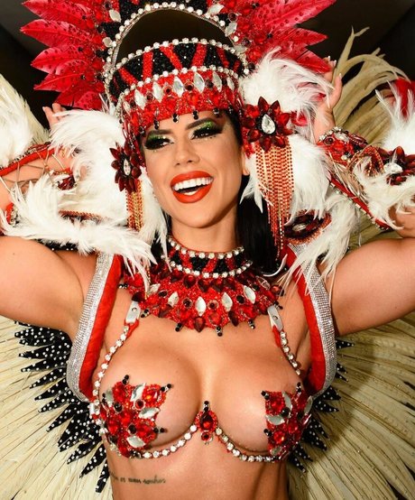 Larissa Tomasia model nude image