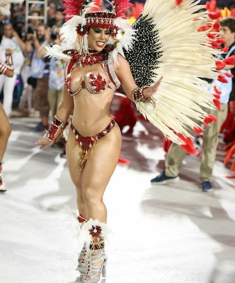 Larissa Tomasia model porn pics