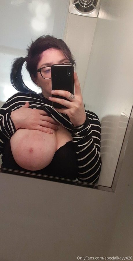 cosmickayla nude model archive