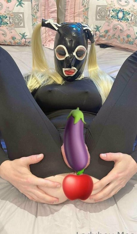 ladyboymos erotic model photo