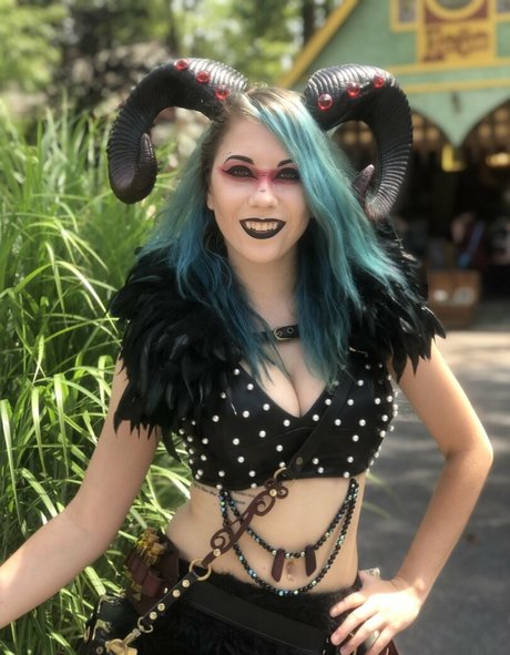 laineycat hot model pictures