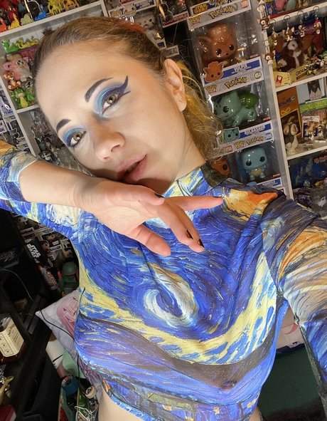 laineycat model free picture