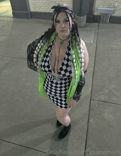 spacemom nice actress image