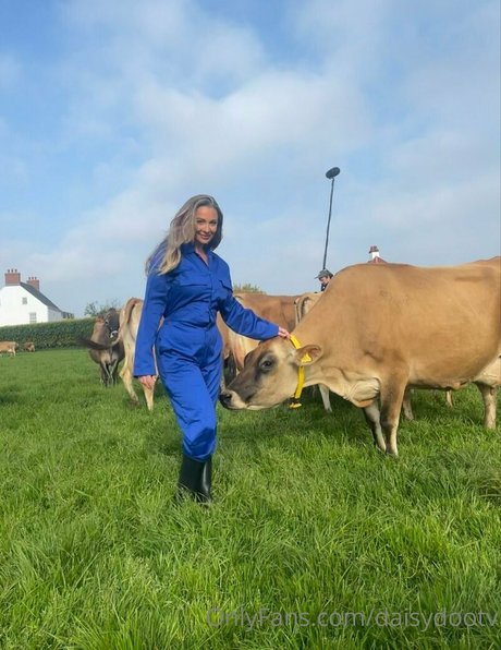 daisydootv model nude pics