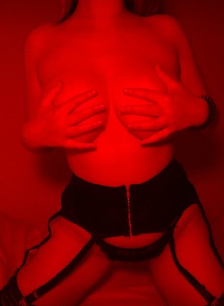 Invisiblestring model adult pics