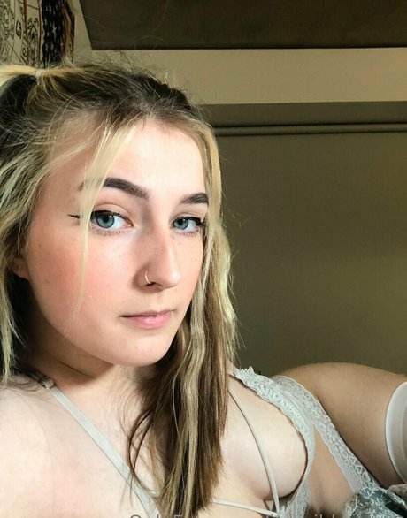 Invisiblestring model top photos