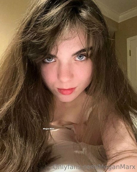 blonde babe onlyfans hot pics