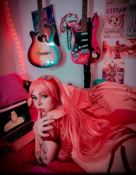 Carolina Trindade naked model image