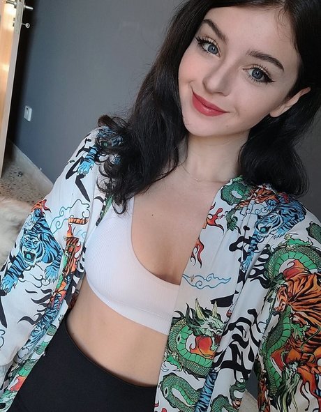 Chloe Lockley top model pictures