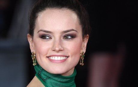 Daisy Ridley model hd pics