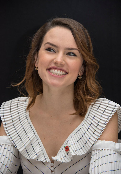 Daisy Ridley hot model img
