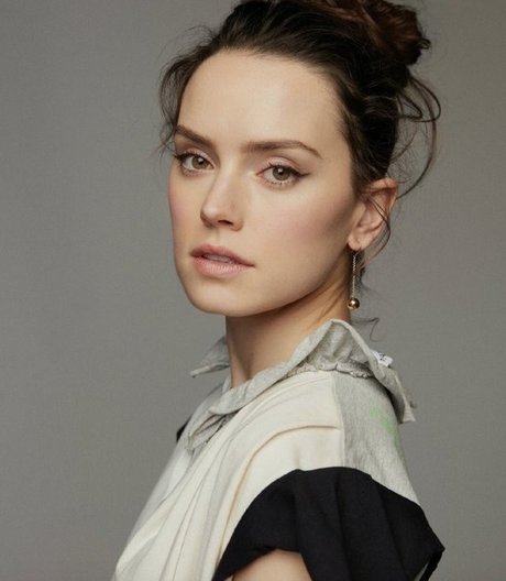 Daisy Ridley nudes actress picture