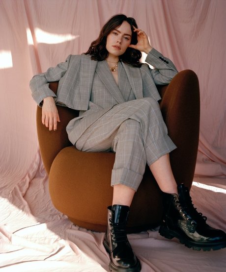 Daisy Ridley high quality star photo