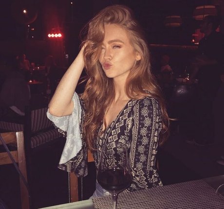 Holly Hicks hd pornstar img