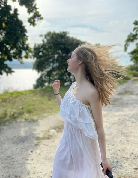 Ella Freya star sexy image