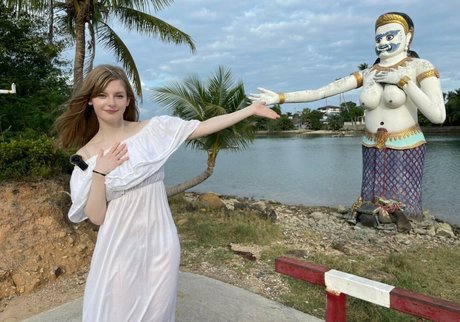 Ella Freya model top img