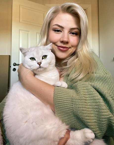 Majijej xxx pornstar image