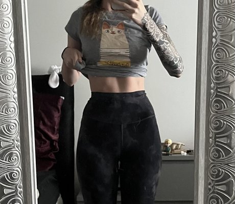 Alliury nude star photos