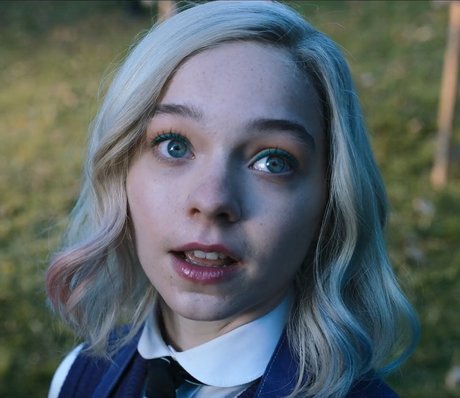 Emma Myers model gallery