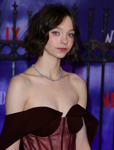 Emma Myers model image