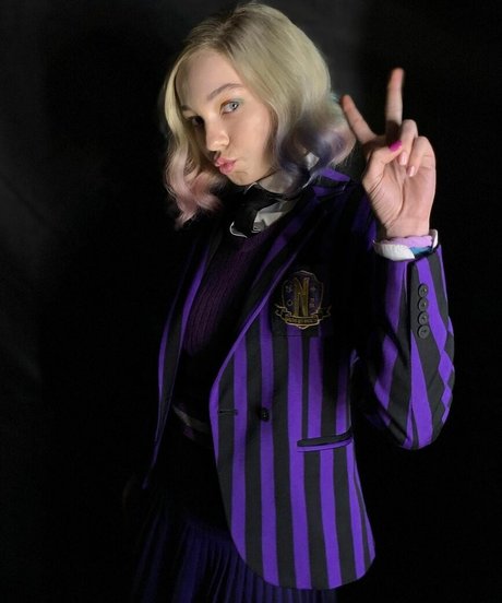 Emma Myers exclusive star galleries