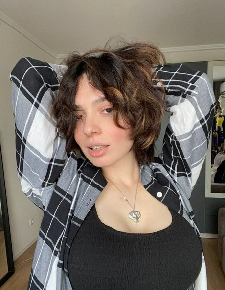 KoryaMc model erotic pic