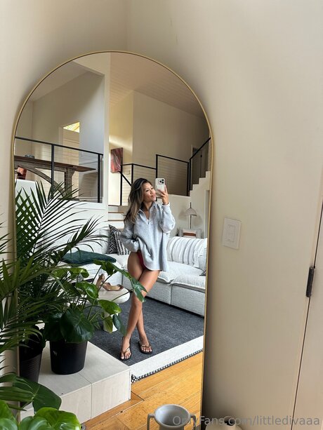 Littledivaaa model art photo