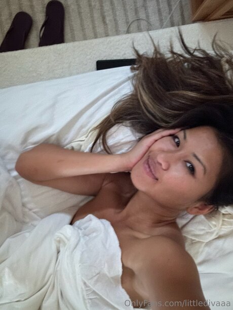 Littledivaaa erotic model images