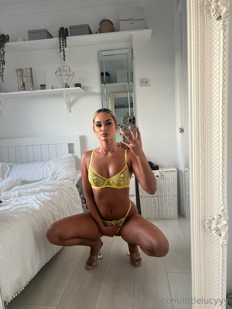 Littlelucyyy pornstar beautiful photos