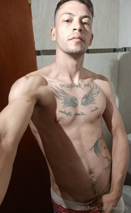 Leeosex naked star pics