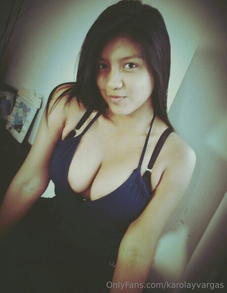 Karolayvargas hot actress picture